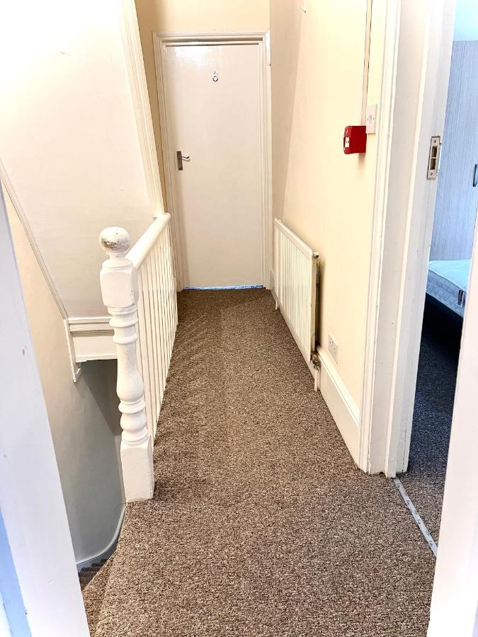 לונדון Aldgate Holiday Rooms מראה חיצוני תמונה
