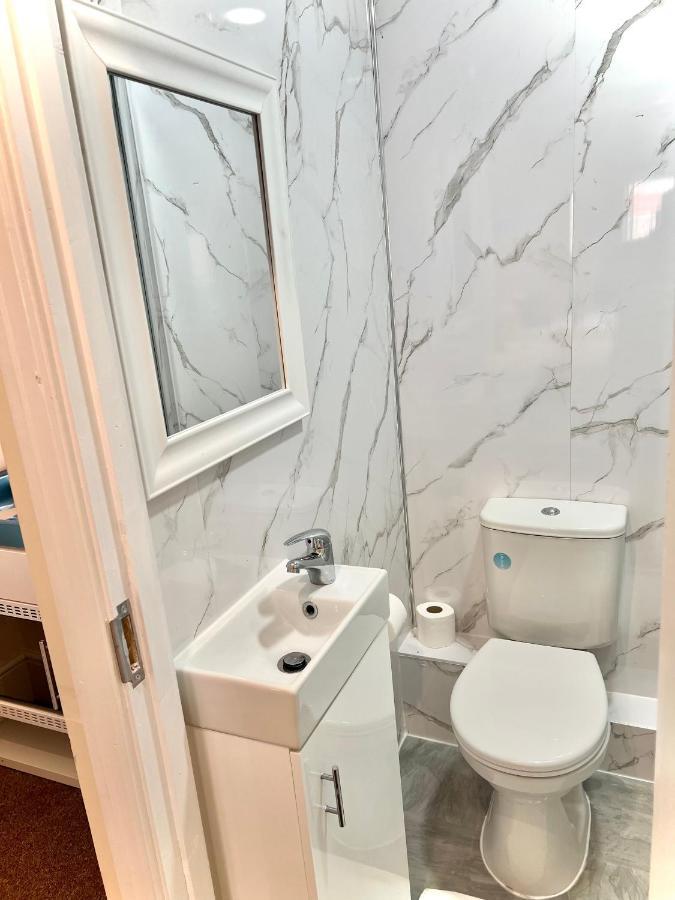 לונדון Aldgate Holiday Rooms מראה חיצוני תמונה